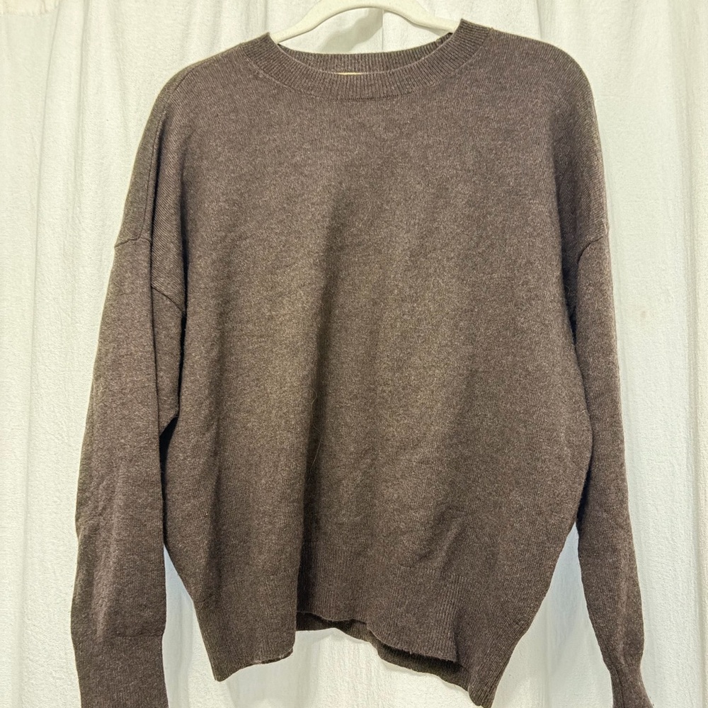 Classic Crewneck 100% Cashmere Sweater in Brown